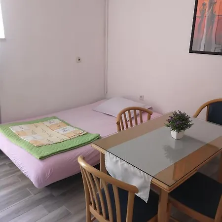 Vila Mira Roso Rum i privatbostad Makarska